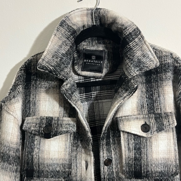 Bagatelle Shacket - Picture 2 of 5